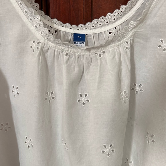 Old Navy White Eyelet Tank Top - Picture 4 of 8